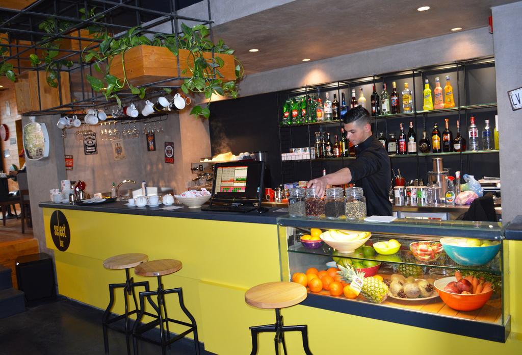 Select Center * Tirana