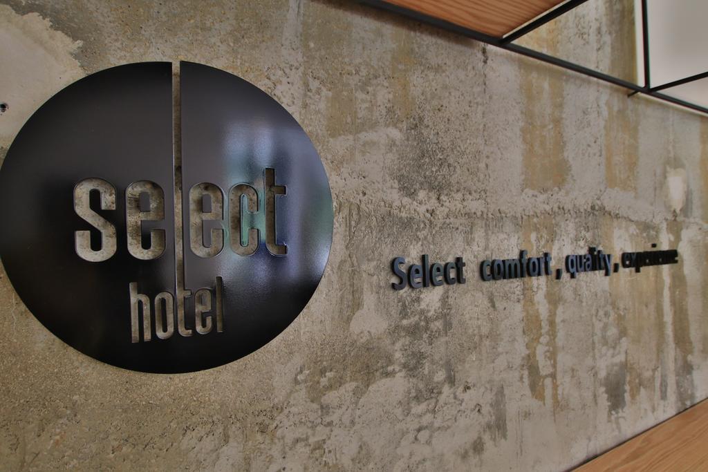 Select Center
